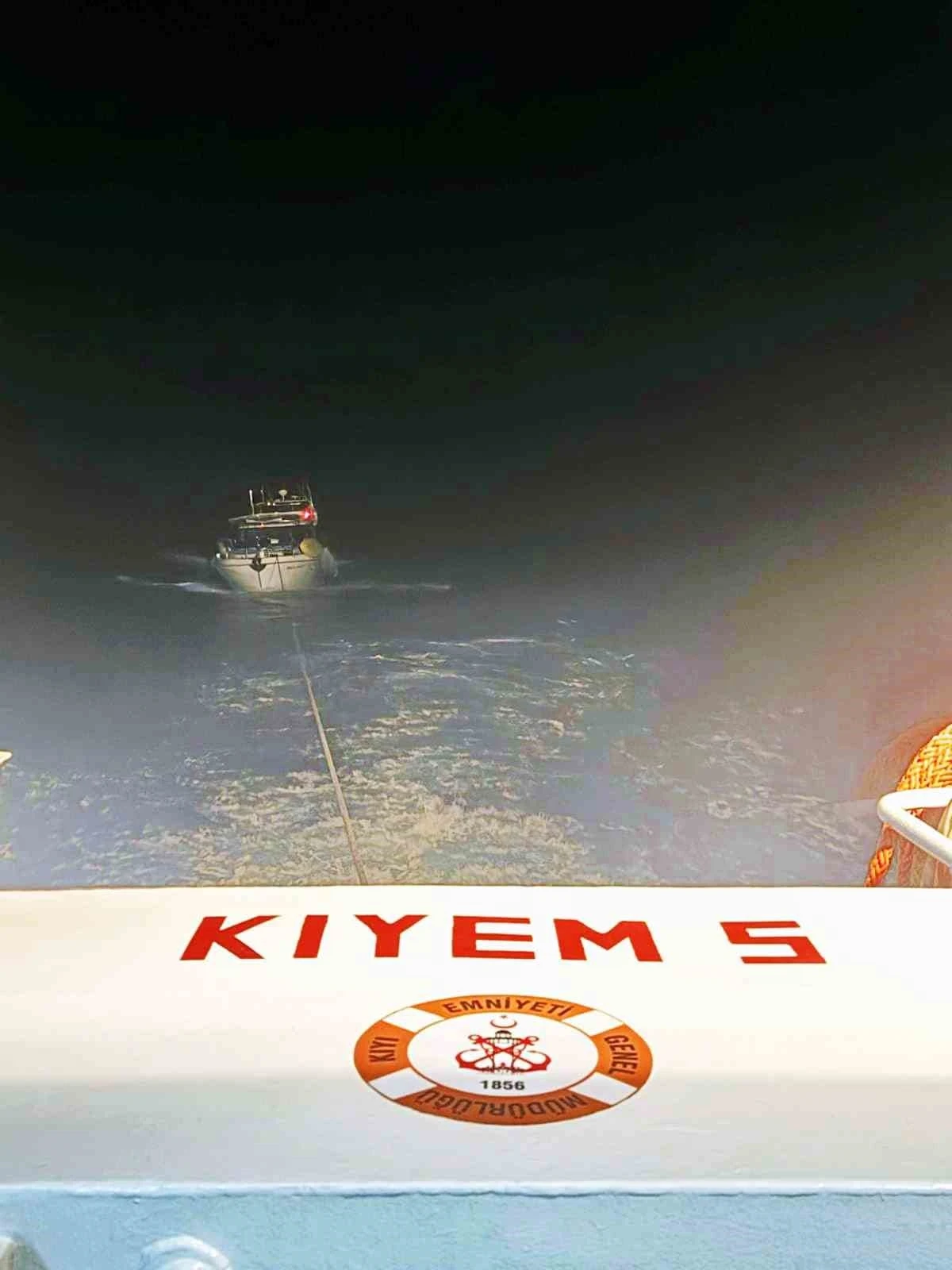 Dalaman açıklarında sürüklenen tekne kurtarıldı
