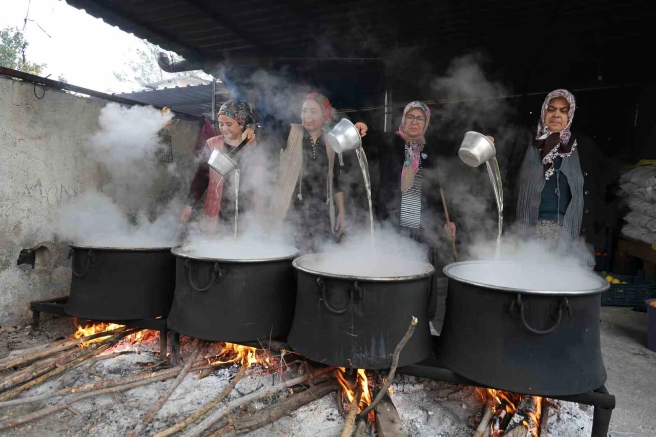 Dalında 5 TL  olan turun&ccedil;, kadınların elinde kara kazanda değer kazandı
