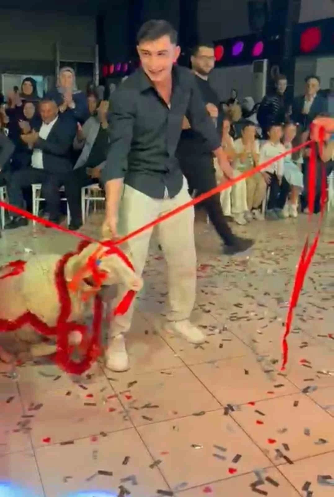 Damada verilen hediyeye herkes şaştı kaldı
