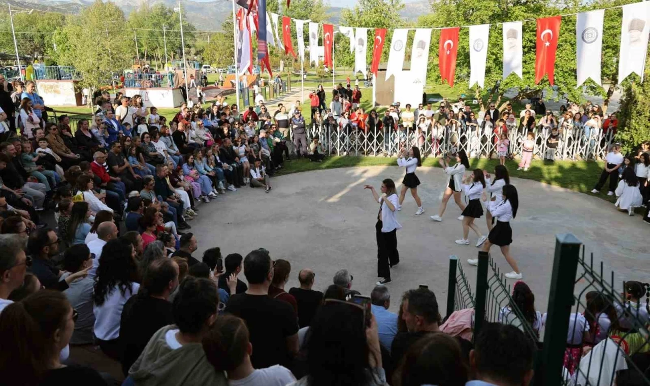 Dansın tüm renkleri Menteşe’de buluştu
