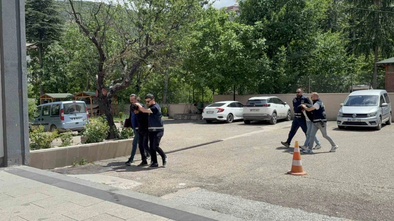 Darbedilmiş halde bulunan kadının ölümüyle ilgili bir kişi tutuklandı
