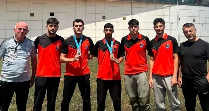 Darıcalı karateciler Samsun&rsquo;dan 4 madalyayla d&ouml;nd&uuml;
