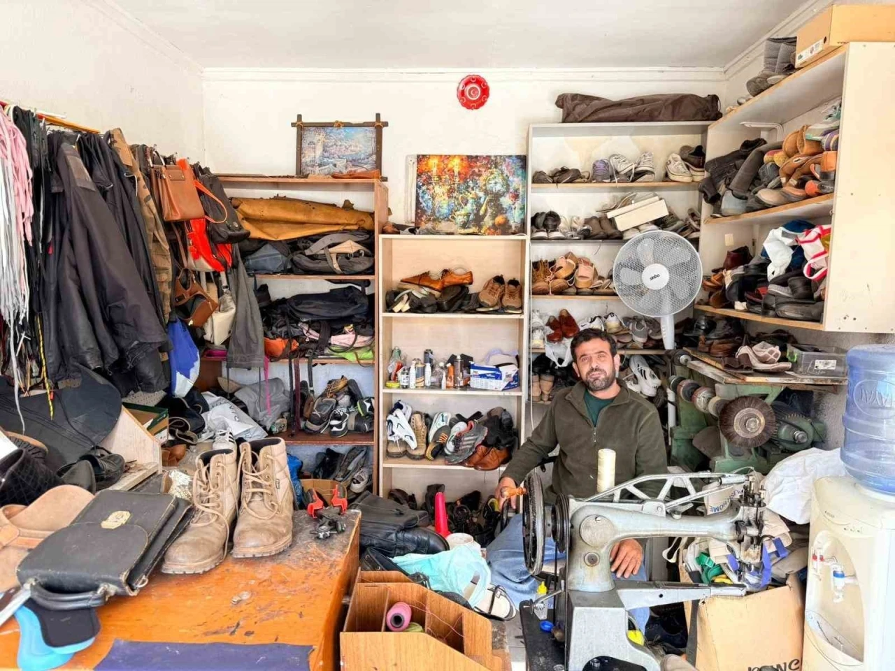 Datça’da 26 yıldır ayakkabı tamirciliği yapıyor
