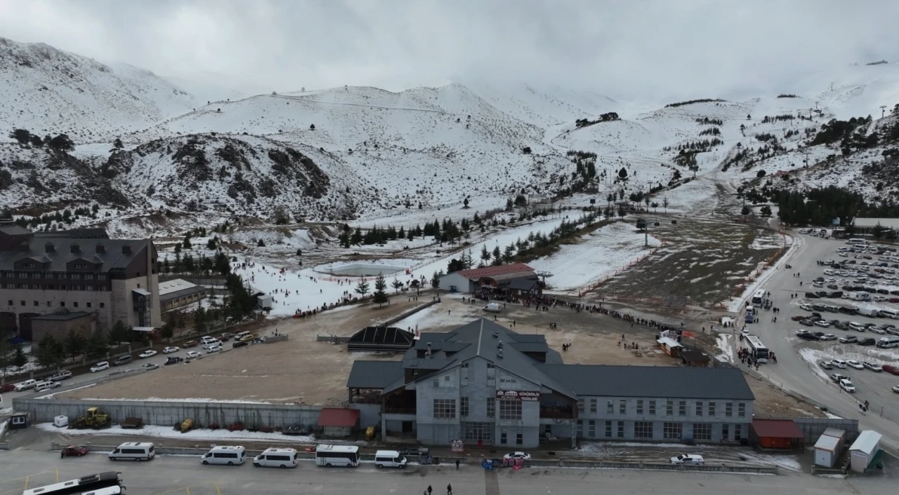 Davraz Kayak Merkezi olumsuz hava nedeniyle bug&uuml;nl&uuml;ğ&uuml;ne kapatıldı
