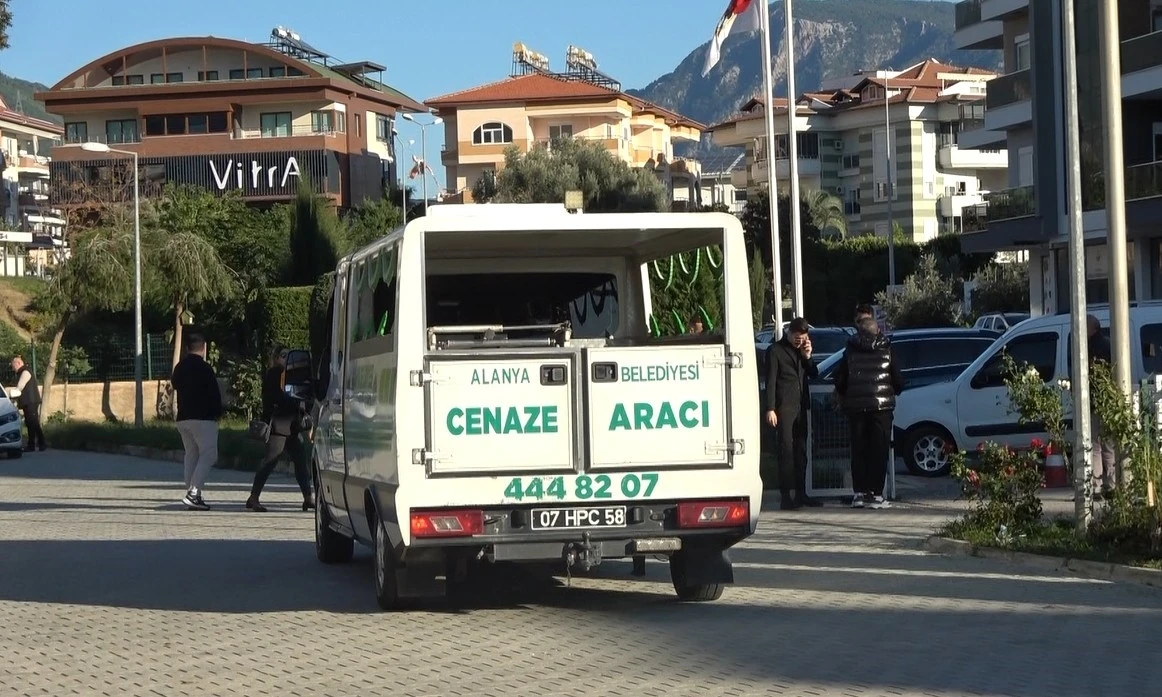 Dayısının silahından çıkan kurşunla hayatını kaybeden kadının cenazesi ailesine teslim edildi
