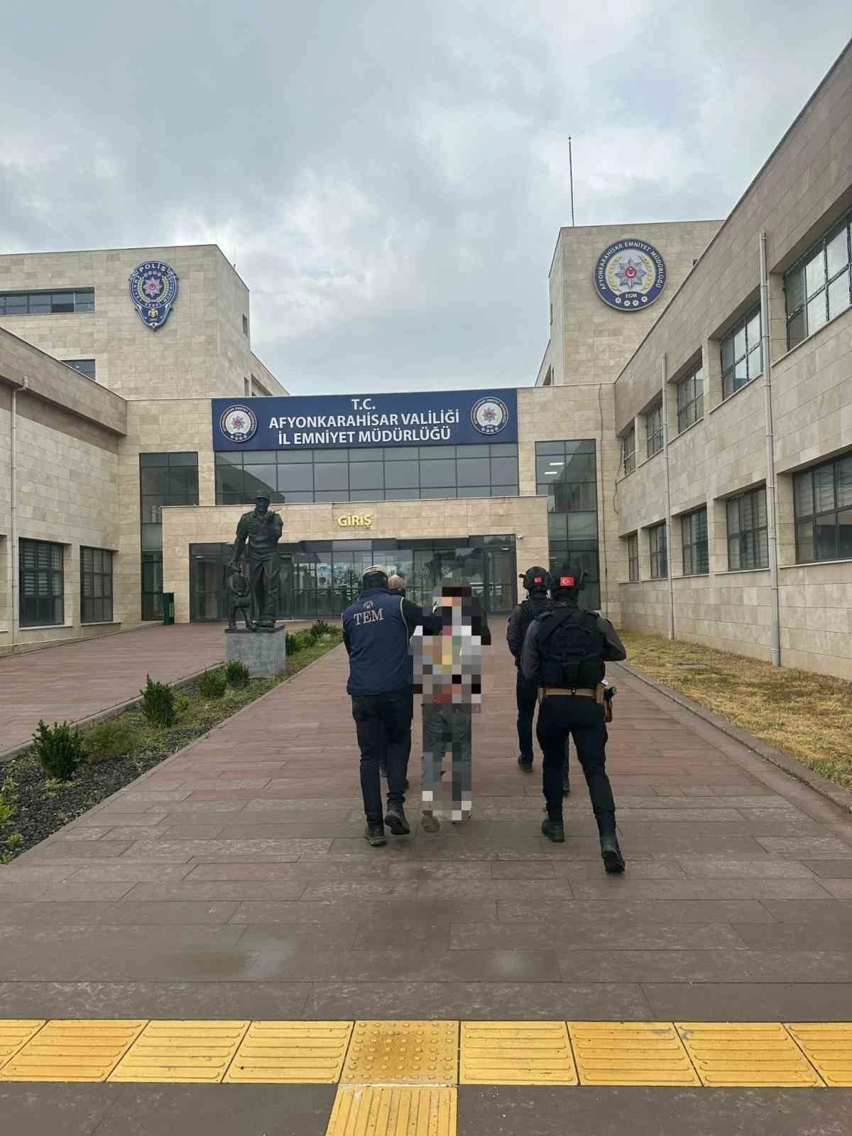 DEAŞ ile bağlantılı olduğu öne sürülen 3 kişi yakalandı
