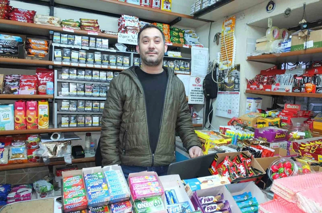 Dede mesleği K&ouml;y bakkalı hizmete devam ediyor
