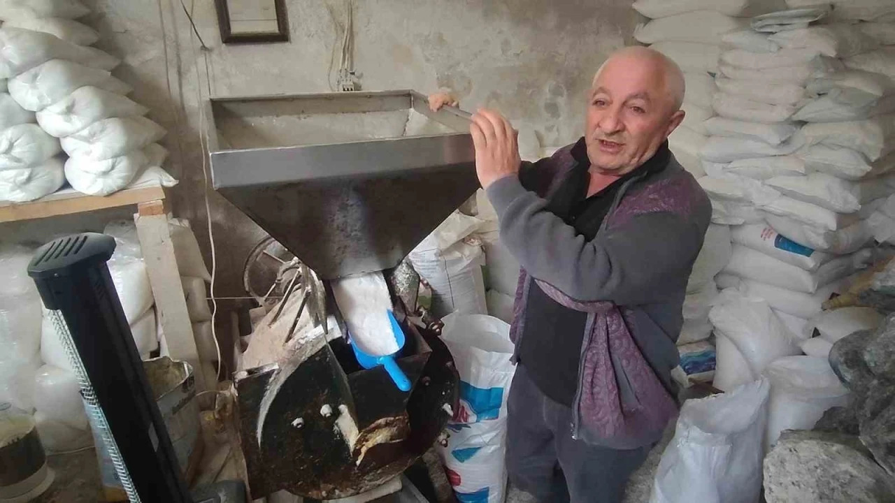 Dede mesleğini icra ediyor, teknolojiye direniyor
