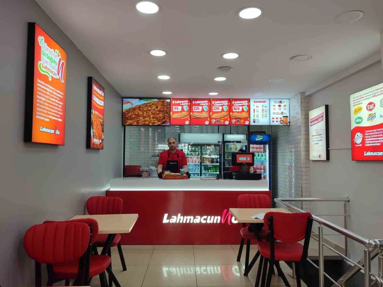 Dededen öğüdü aldı, 2 lahmacun ve ayranı 99 TL yaptı
