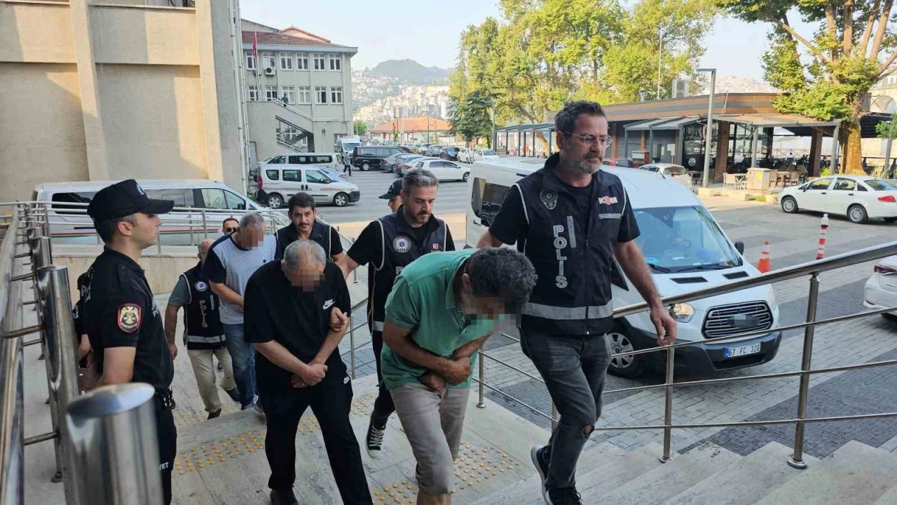 Dedektörle define ararken yakalanan 4 şüpheliye adli kontrol