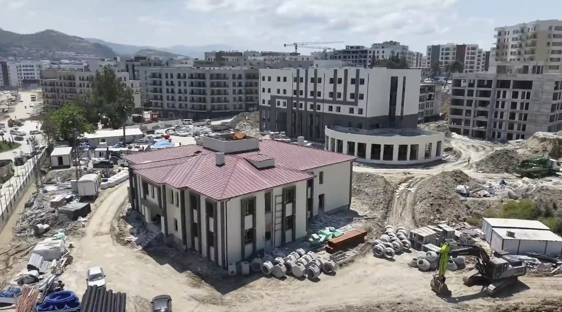 Defne il&ccedil;e jandarma komutanlığı hizmet binasında inşaat &ccedil;alışmaları s&uuml;r&uuml;yor
