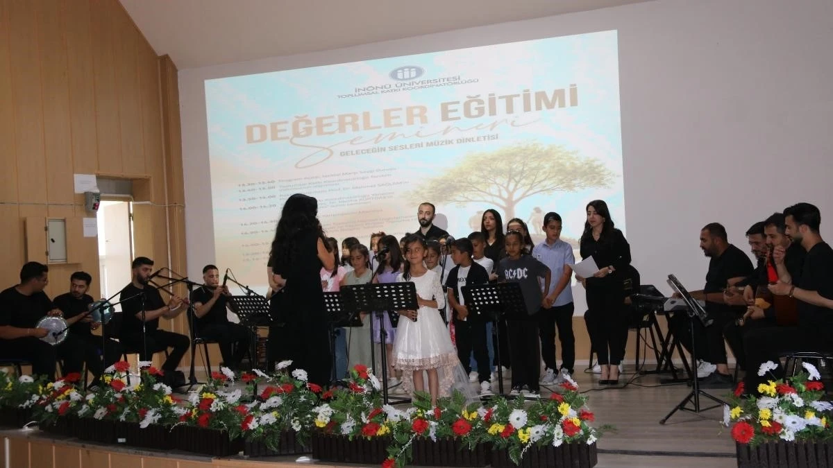 &rsquo;Değerler Eğitimi Semineri&rsquo; ve &rsquo;Geleceğin Sesleri M&uuml;zik Programı&rsquo; ger&ccedil;ekleştirildi
