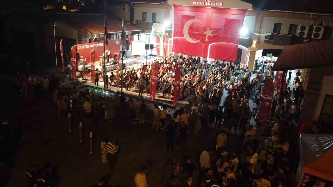 Demirci’de demokrasi nöbeti
