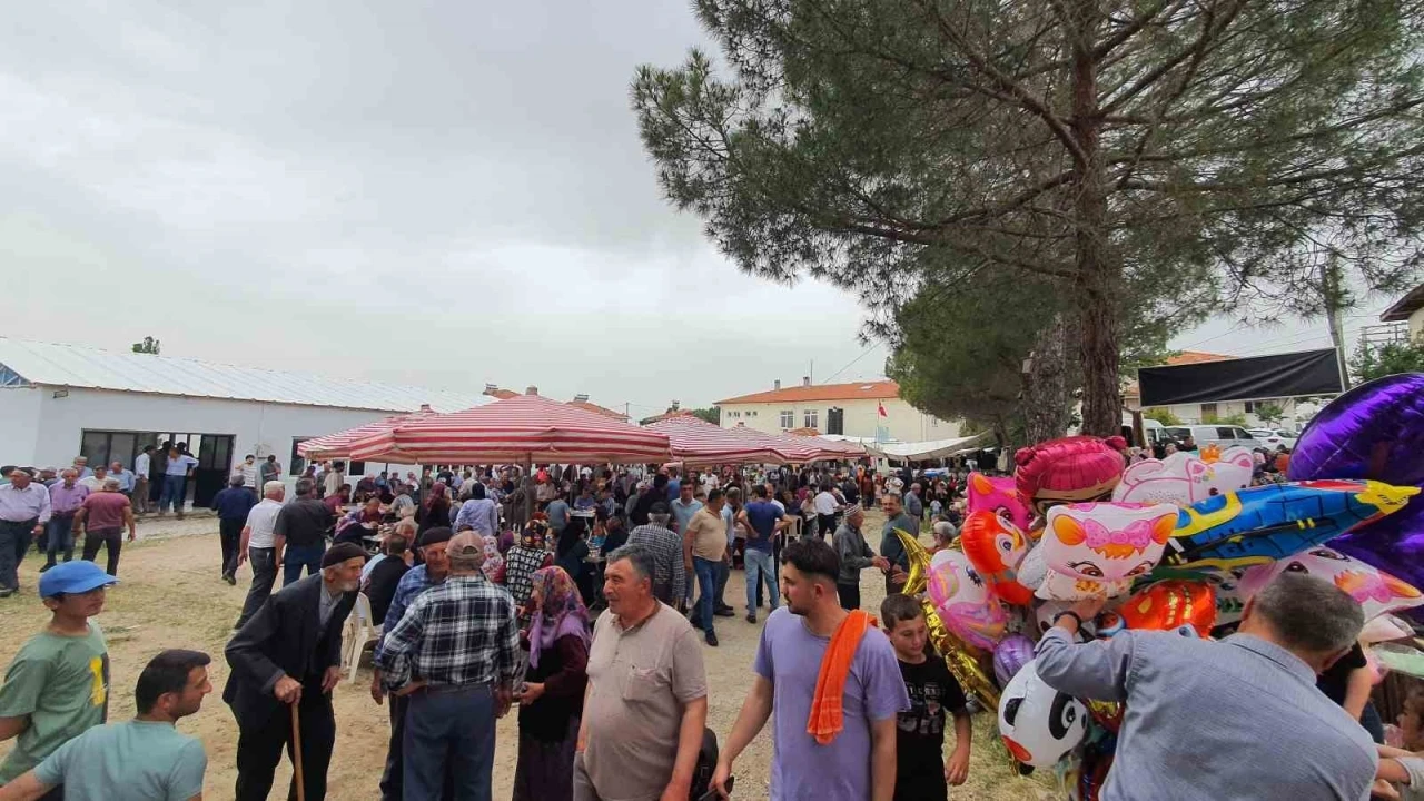 Demirci’de geleneksel yağmur duası ve hayır yemeğine yoğun katılım

