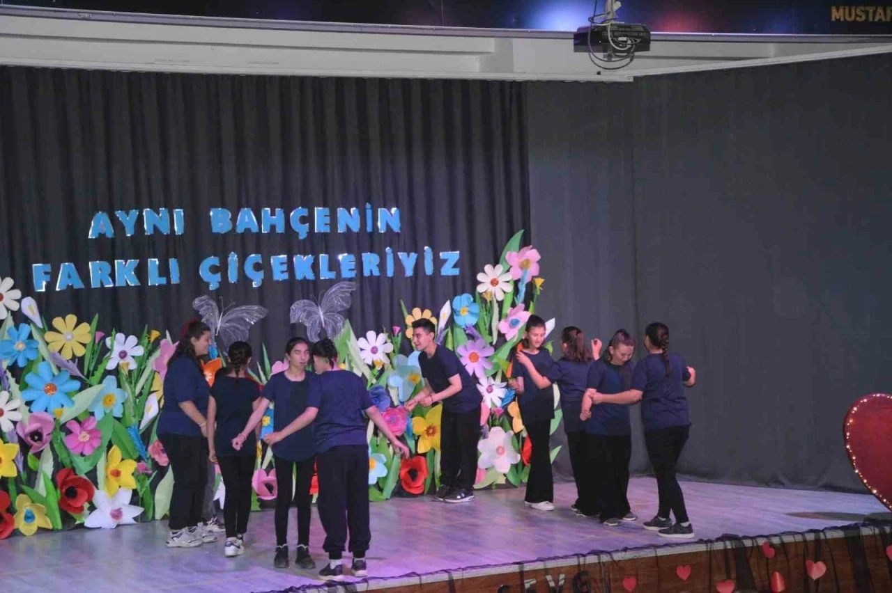 Demirci’de özel eğitim uygulama okulu öğrenciler muhteşem program
