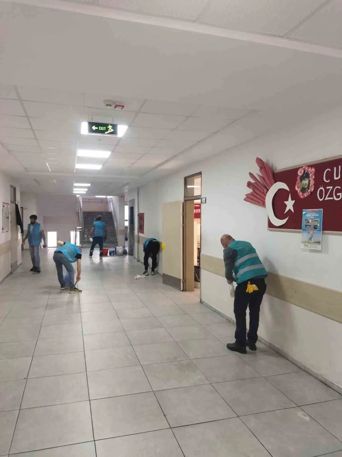 Denetimli serbestlik yükümlüleri, ara tatilde okulları yeniledi
