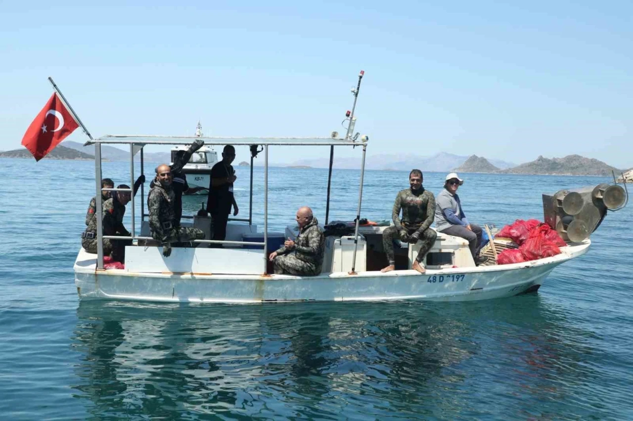 Deniz dibi temizliği Turgutreis&rsquo;te yapıldı
