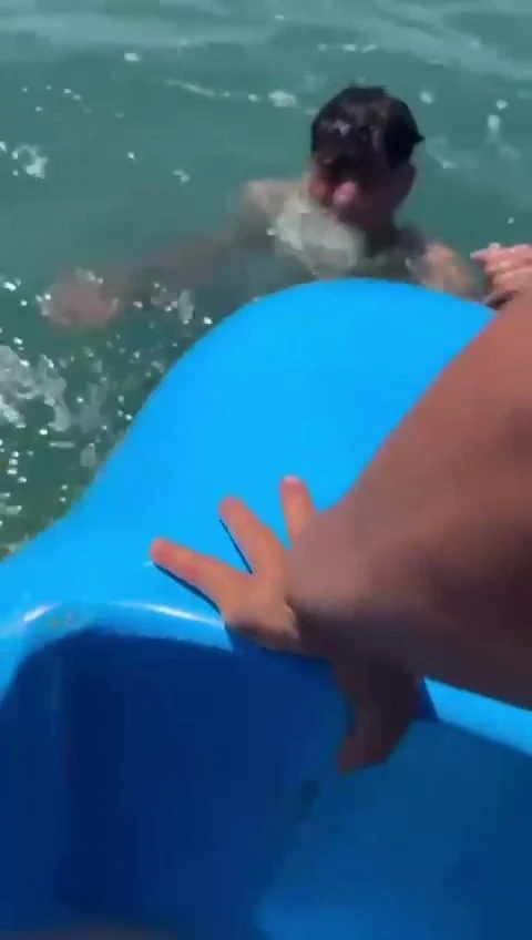 Denizde boğulmaktan son anda kurtarıldı
