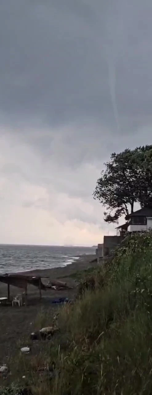Denizden y&uuml;kselen hortum korku dolu anlar yaşattı
