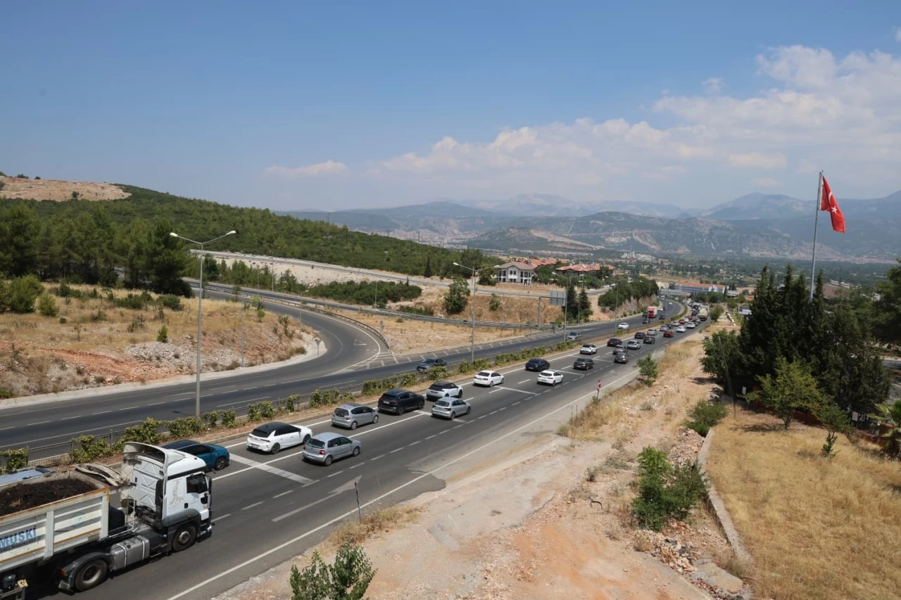 Muğla’da Tatil Dönüşü Trafik Çilesi