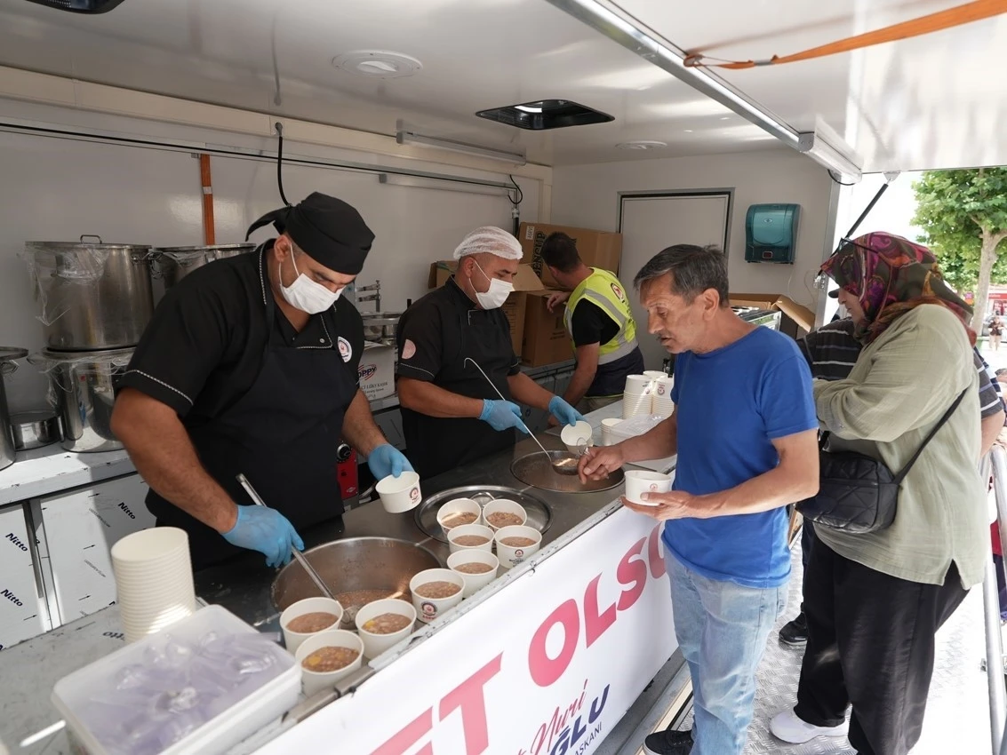 Denizli B&uuml;y&uuml;kşehirden 3 noktada 10 bin kişilik aşure hayrı
