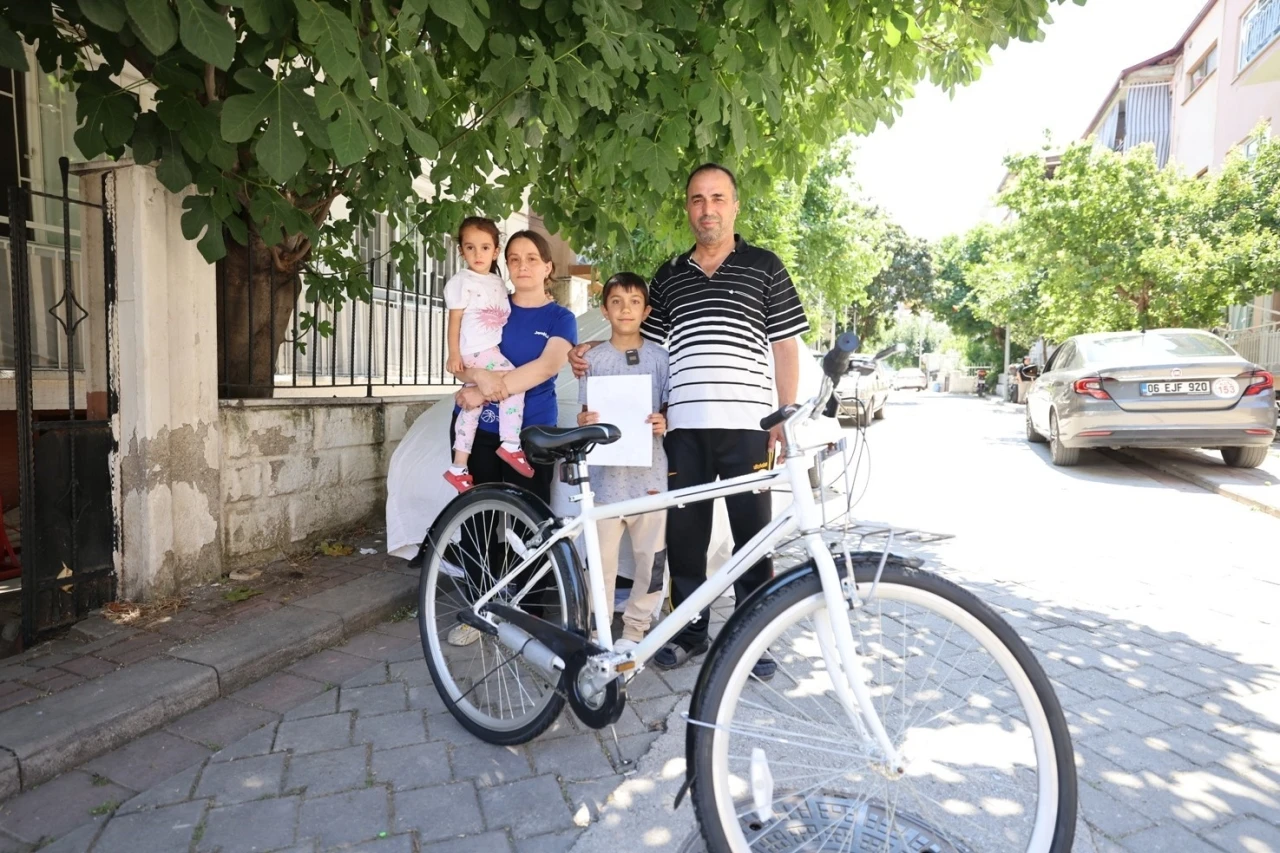 Denizli B&uuml;y&uuml;kşehirden miniklere bisiklet hediyesi
