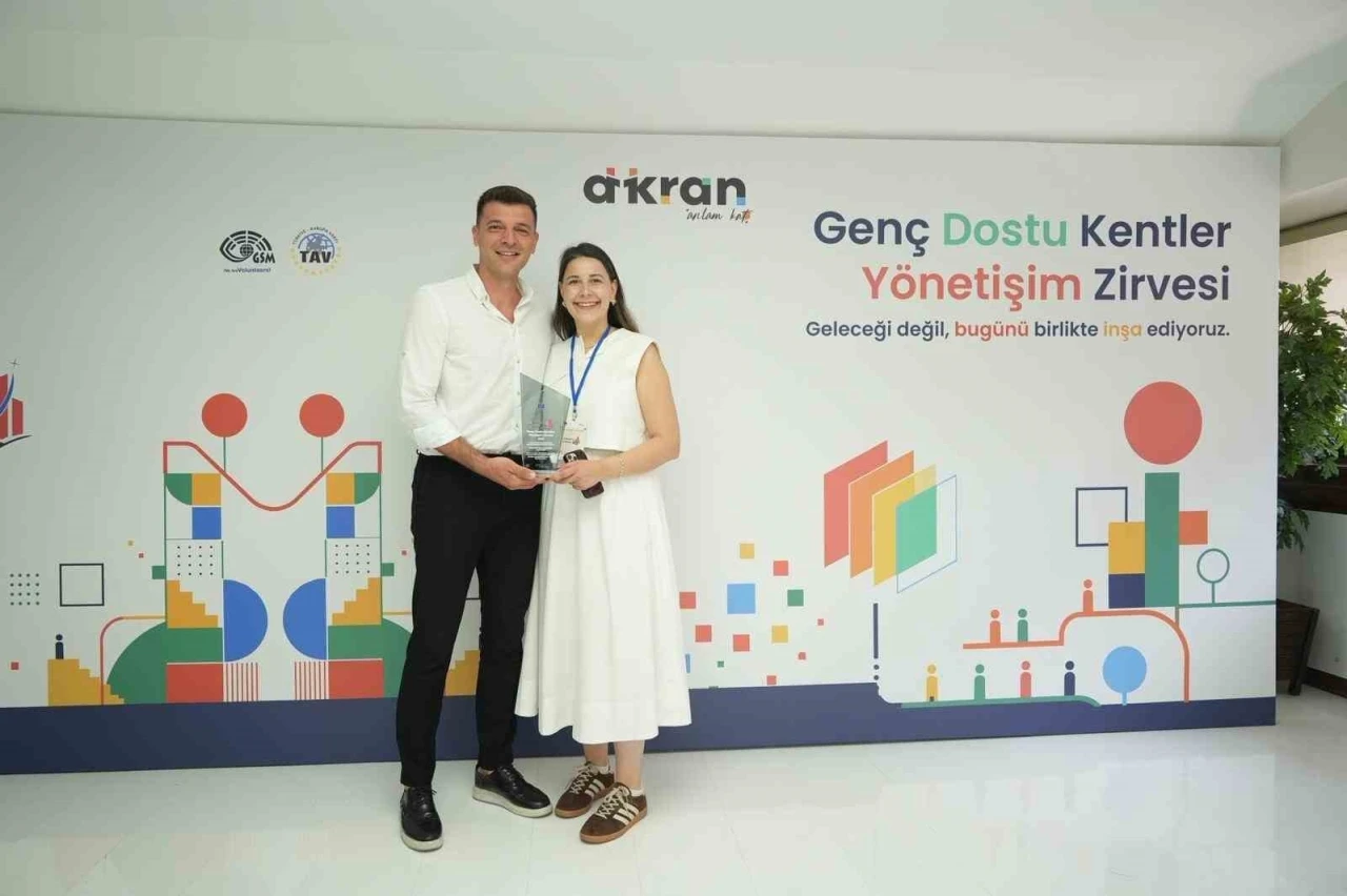 Denizli B&uuml;y&uuml;kşehire &rsquo;Gen&ccedil; Dostu Kent: İyi Y&ouml;netişim Teşvik&rsquo; &ouml;d&uuml;l&uuml;
