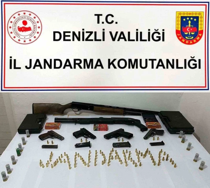 Denizli&rsquo;de bir eve d&uuml;zenlenen operasyonda silah ve m&uuml;himmat ele ge&ccedil;irildi
