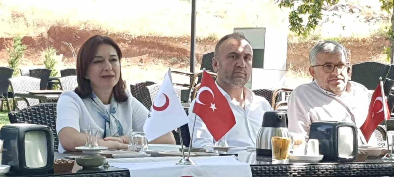 Denizli’de Kızılay üyeleri 157 yaş etkinliğinde buluştu
