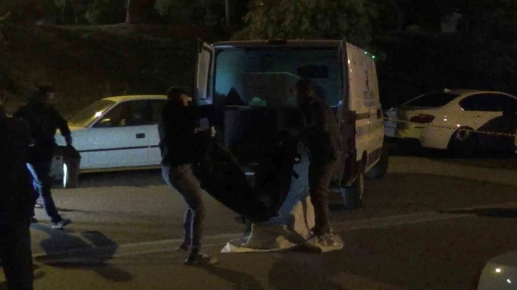 Denizli&rsquo;de l&uuml;ks otomobilin &ccedil;arptığı 2 gen&ccedil; &ouml;ld&uuml;
