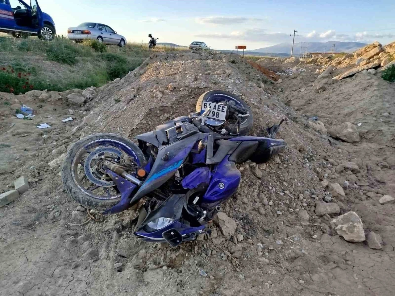 Denizli’de motosiklet yol kenarına devrildi: 2 ölü
