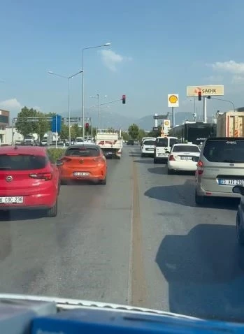 Denizli’de siren sesini duyan sürücülerin duyarlı davranışı takdir topladı
