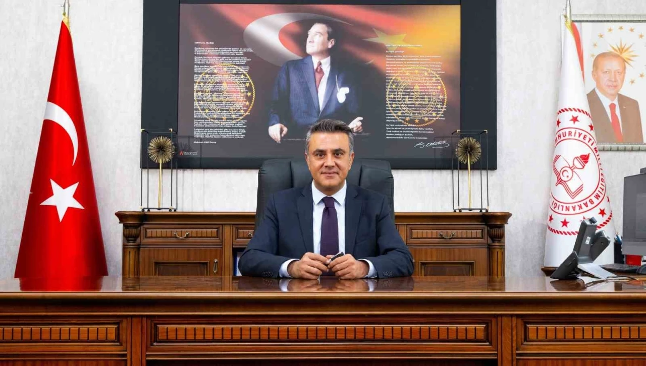 Denizli Milli Eğitim Müdürü Çalışkan; &quot;Öğretmenliğe meslek desek de aslında bir ömürdür&quot;
