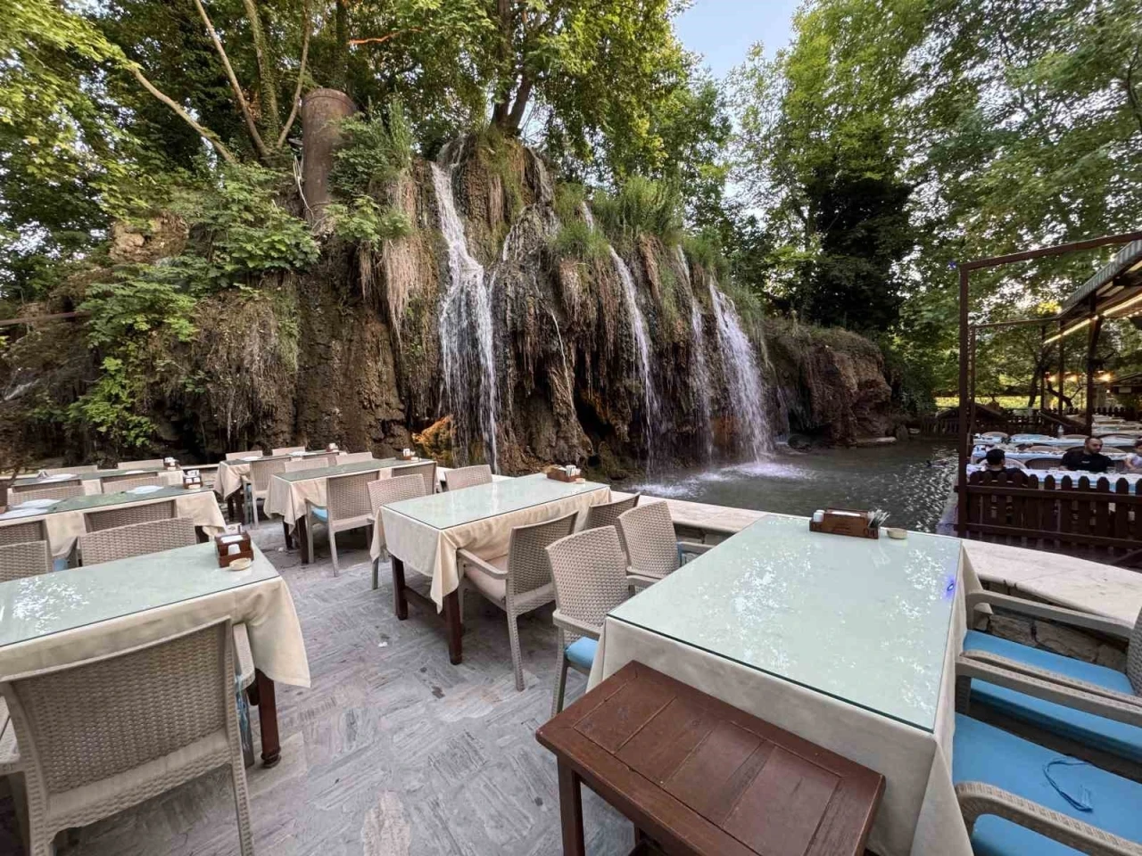 Denizli’nin gizli cenneti Çınaraltı yerli ve yabancı turistlerin gözdesi oldu
