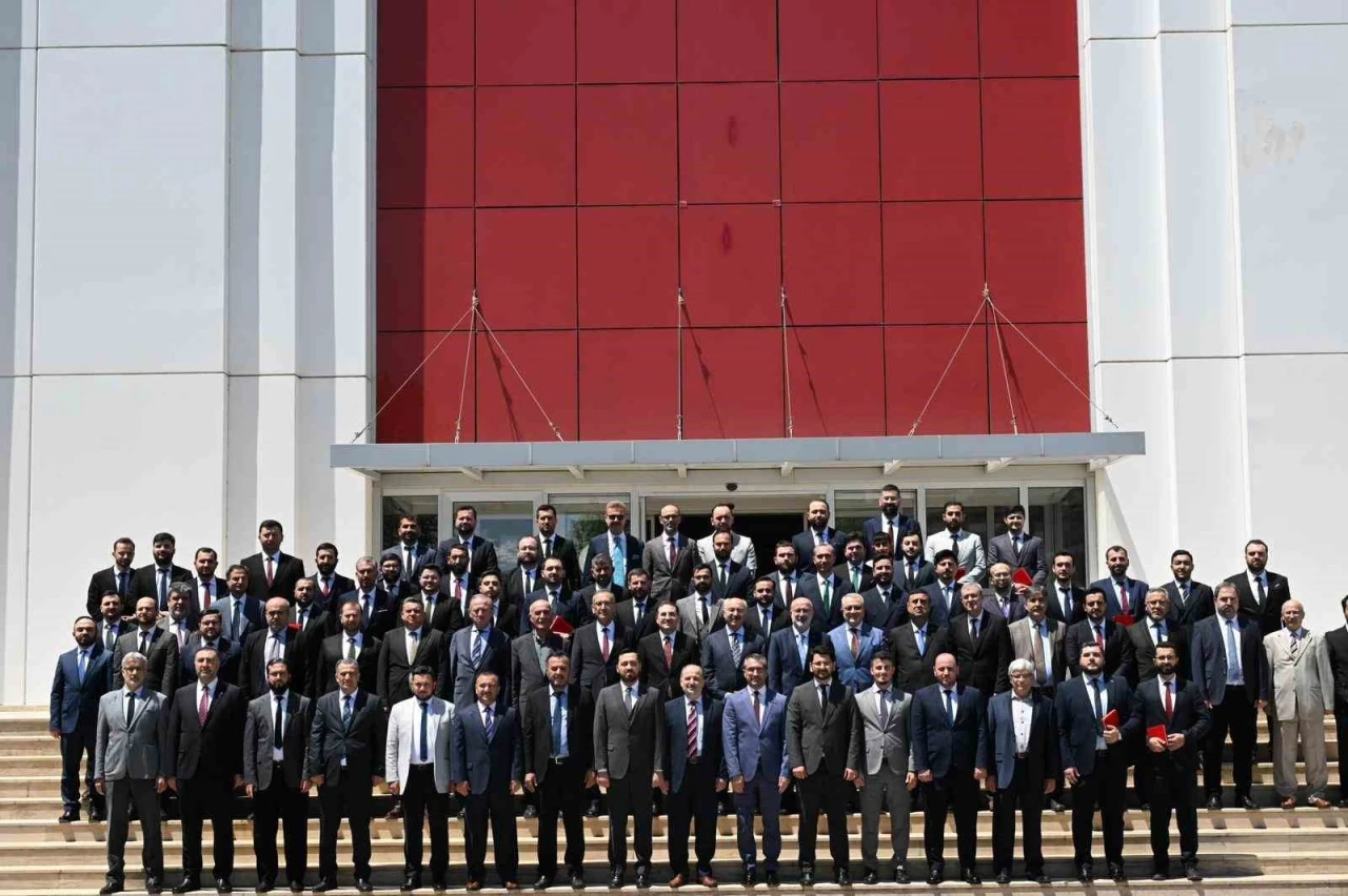 Denizli Valisi K&ouml;şger, Dini Y&uuml;ksek İhtisas Eğitimi 3. D&ouml;nem Mezuniyet Programı&rsquo;na katıldı
