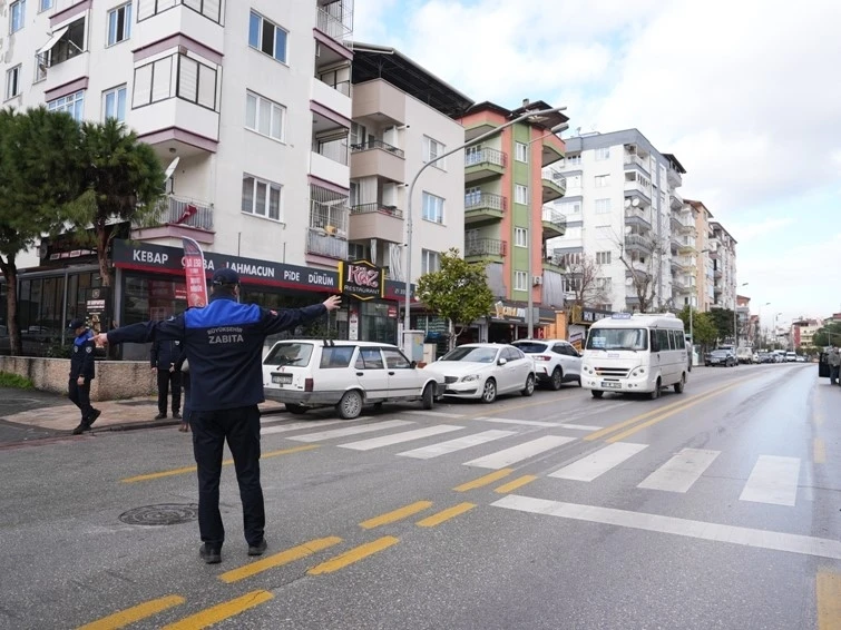 Denizli zabıtasından şehir i&ccedil;i minib&uuml;slere denetim
