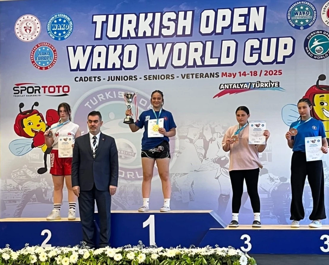Denizlili kick boksçu Durdane dünya şampiyonu oldu
