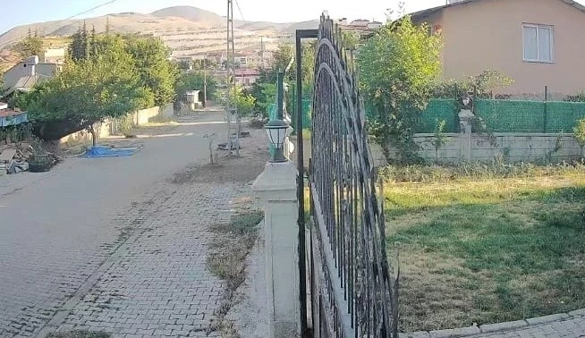 Deprem anı kameralara yansıdı
