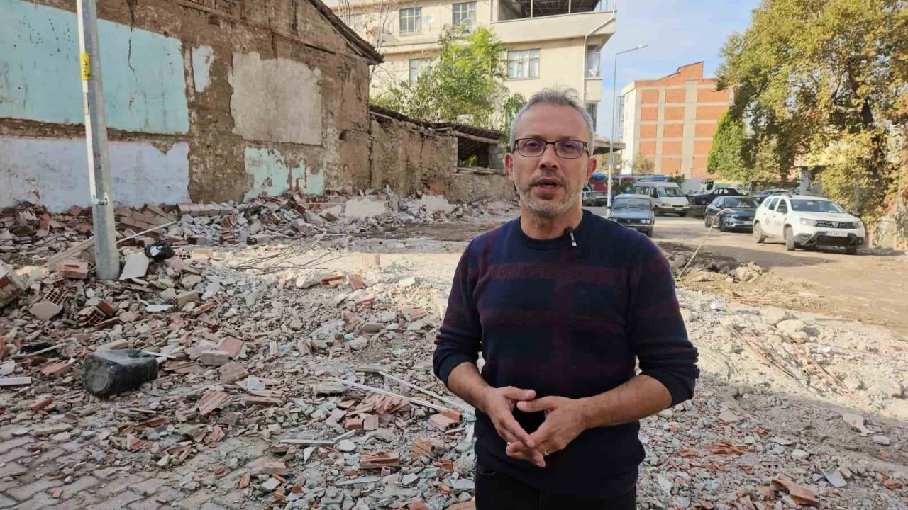 Deprem Araştırmacısı Ahmet Yakut, Sındırgı’da 36 saat geçirdi, depremlerin karakteristiğini anlattı