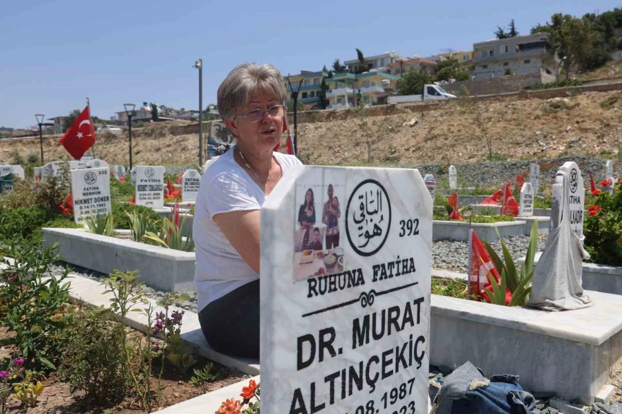 Deprem mezarlığında hüzünlü arefe
