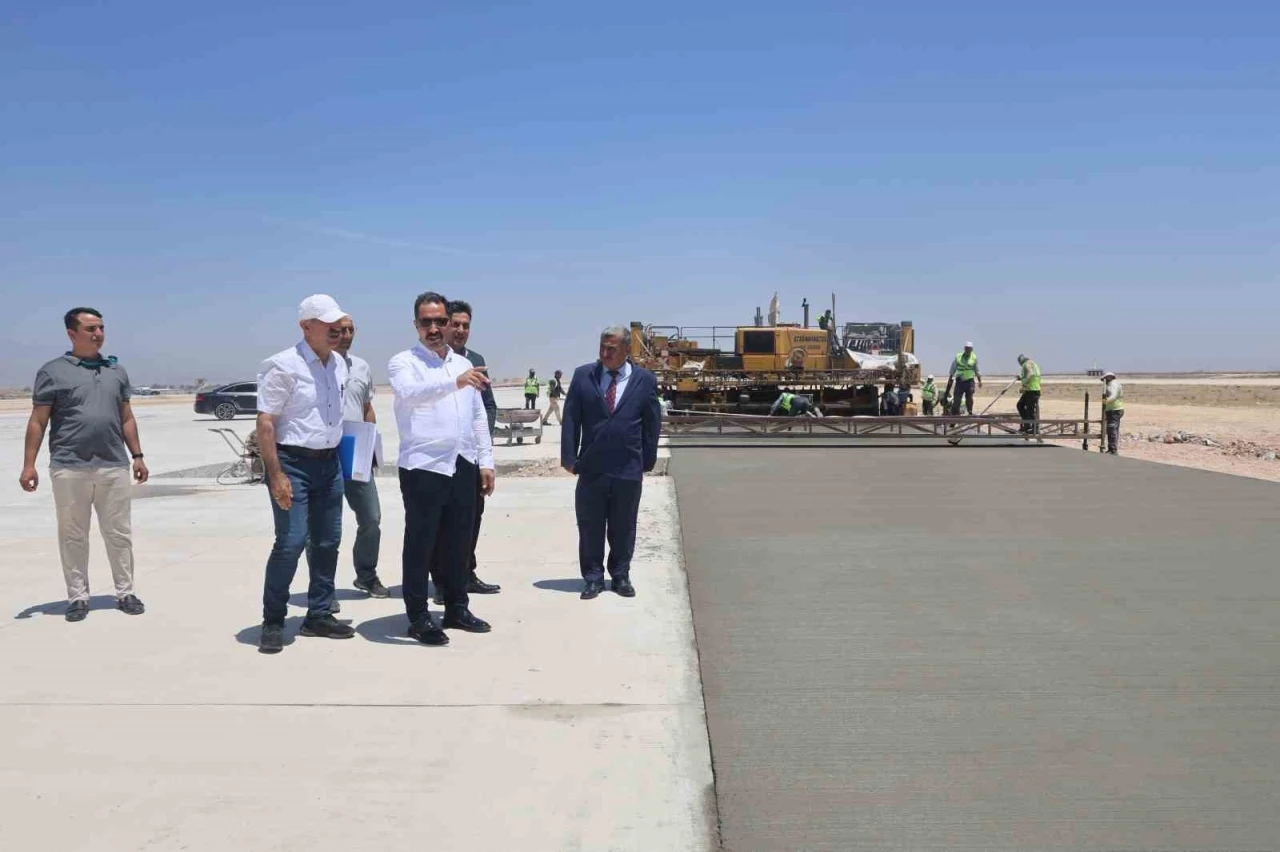 Deprem sonrası iyileştirme çalışmalarının sürdüğü Hatay havalimanında uçuşlara 1 ay süreyle ara verilecek

