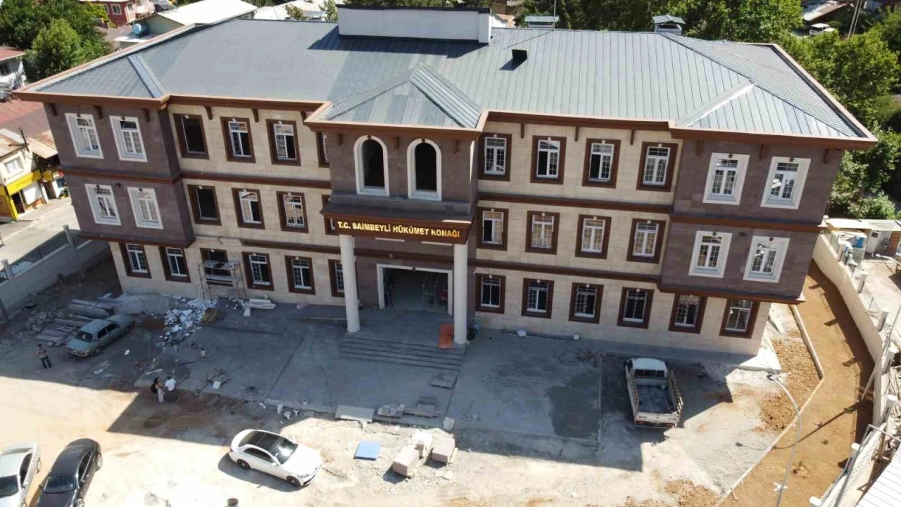 Deprem sonrası yıkılan Saimbeyli kaymakamlık binası yeniden inşa edildi
