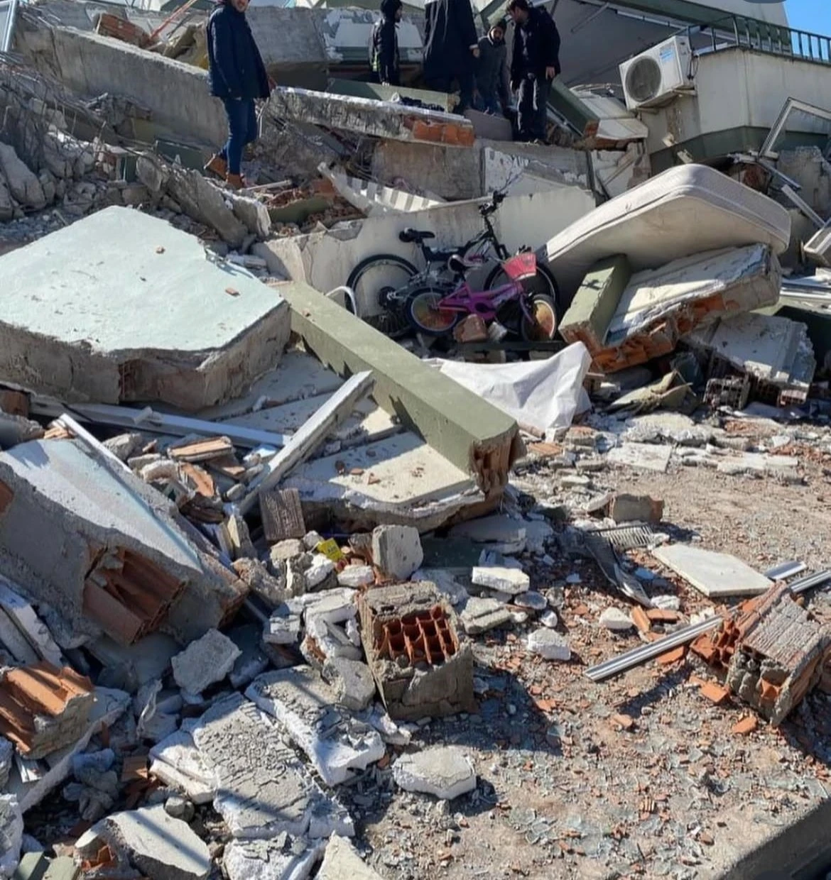 Depremde 130 kişinin öldüğü site için karar çıktı: Proje sorumlusuna 15 yıl ceza verildi
