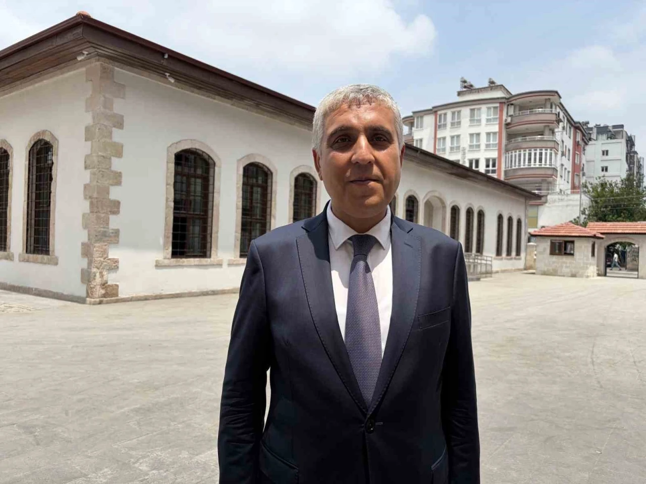 Depremde ağır hasar alan 115 yıllık tarihi okul yeniden eğitime a&ccedil;ılıyor
