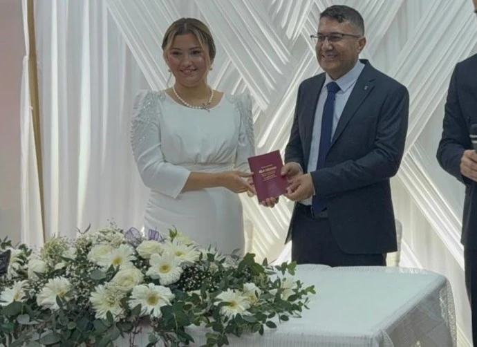 Depremde ailelerini kaybeden 2 öğretmen, ikinci bahara ’evet’ dedi
