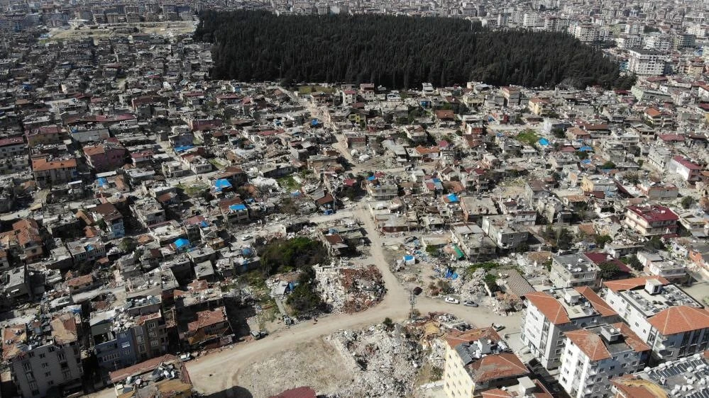 Depremde tamamen yıkılan Emek Mahallesi, inşa &ccedil;alışmalarıyla yeniden ışıl ışıl

