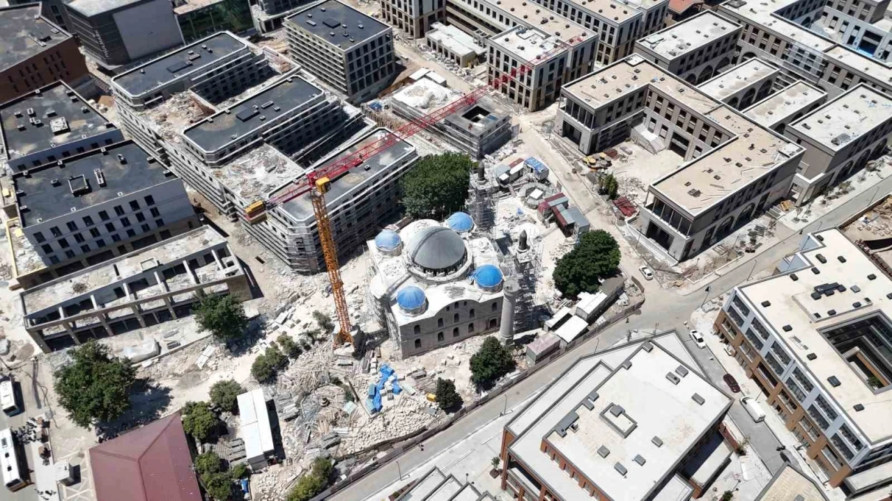 Depremde yıkılan Malatya&rsquo;nın simgesi Yeni Cami&rsquo;de restorasyonda sona yaklaşıldı
