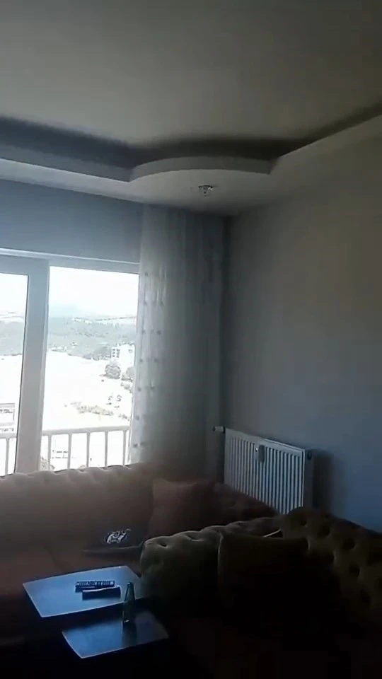 Depremdeki panik anlarını böyle kayda aldı
