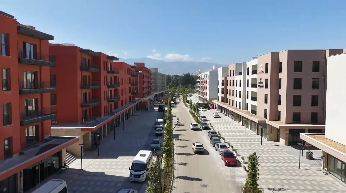 Depremin ardından yeniden inşa edilen Antakya&rsquo;nın kalbinde ticaret yeniden başladı
