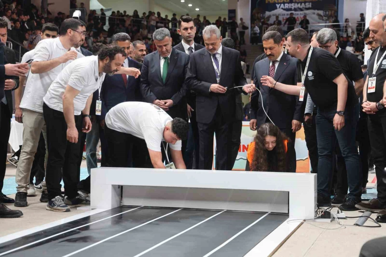Depremin izlerinin silindiği Hatay&rsquo;da 4 bin 67 &ouml;ğretmen ve &ouml;ğrenci robot yarışmasında yarışacak

